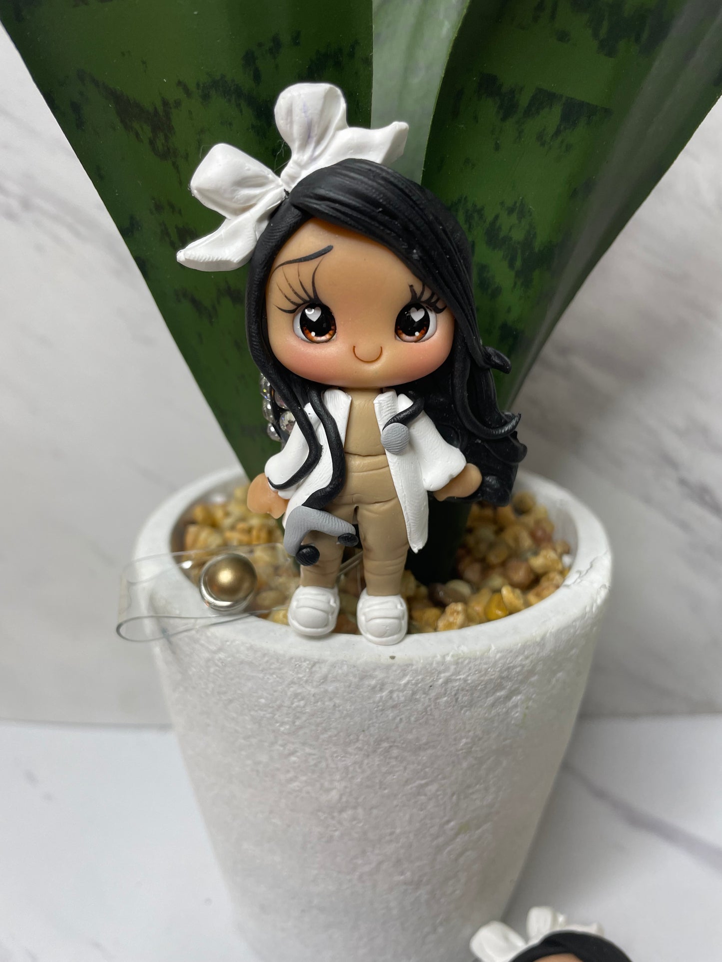 Mini me (tan scrubs)