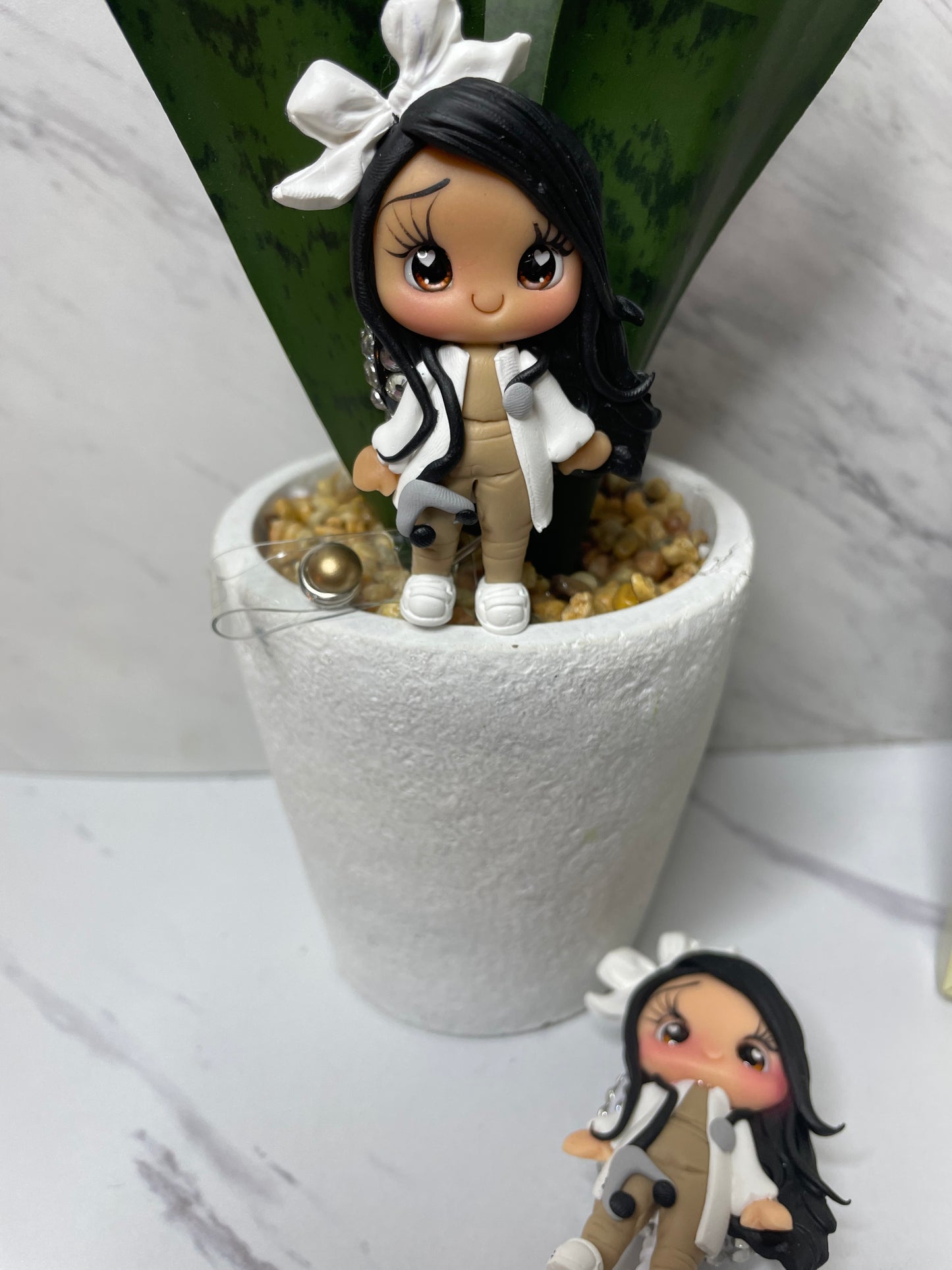 Mini me (tan scrubs)